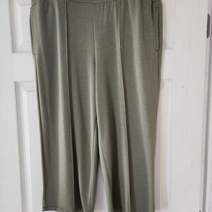Ruby Rd. knit capris EUC